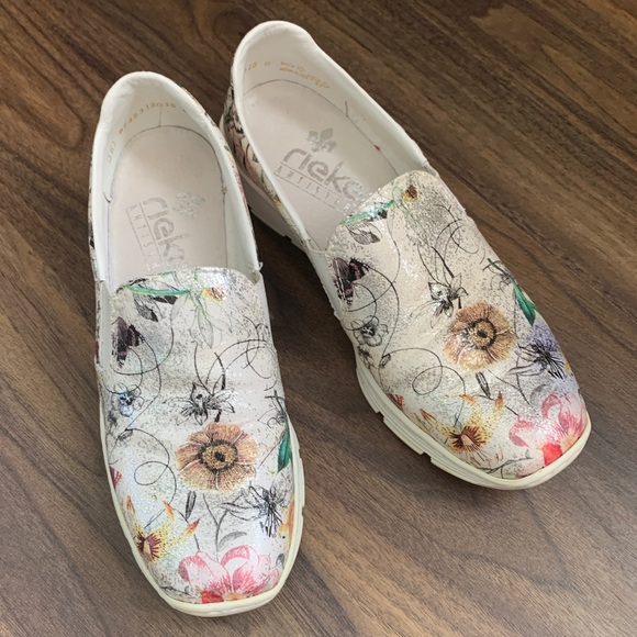 Shoes With Flowery Details size 6 - Picture 9 of 14